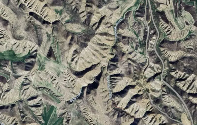 Salihağa Mah., Satılık, Tarla, 397.411 m² — fotoğraf 1